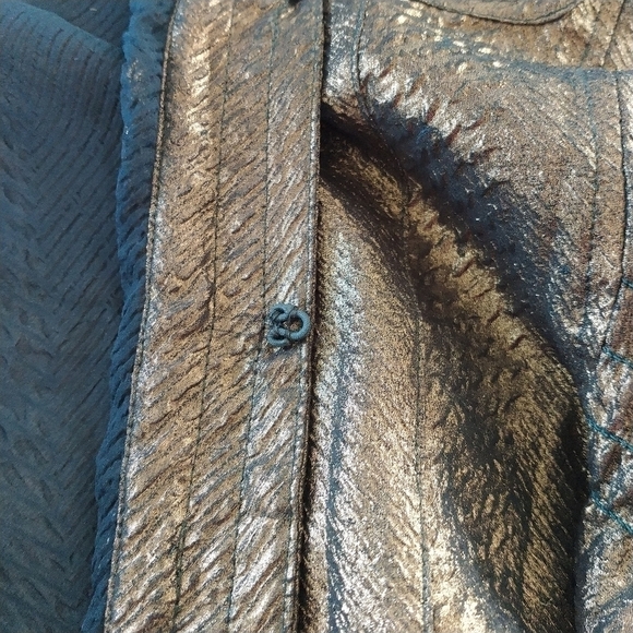 Chico's Eleesa Embossed Shine Copper/Bronze Opalescence  Semi Fitted Top 2 M - Picture 13 of 14